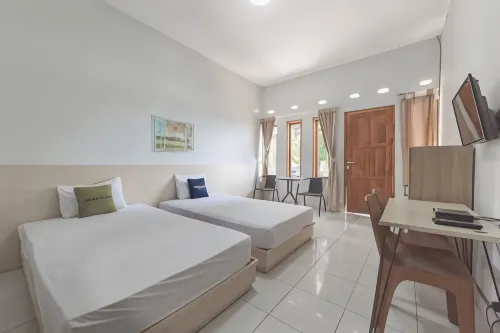 Urbanview Hotel d'Pineapple Villa Ciater by RedDoorz