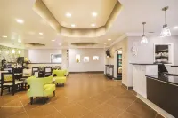 La Quinta Inn & Suites by Wyndham Louisville East - 2-Star
