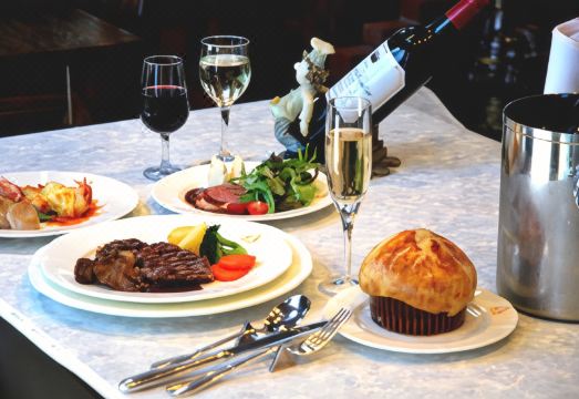 더 리젠트 하우스의 편안한 내부 공간