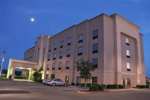 Ramada by Wyndham Burkburnett / Wichita Falls Hotels in Burkburnett