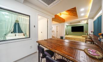 Gyeongju Old Road Pension (Emotional Accommodation, Near Hwangridan-Gil, Ample Parking)