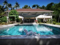 Sunset Cove Beach & Dive Resort Hotele w: Romblon