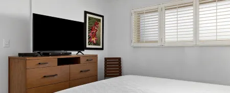 1 Bedroom Condo :: Oceanfront Resort Kapaa Shore Отели в г. Капаа