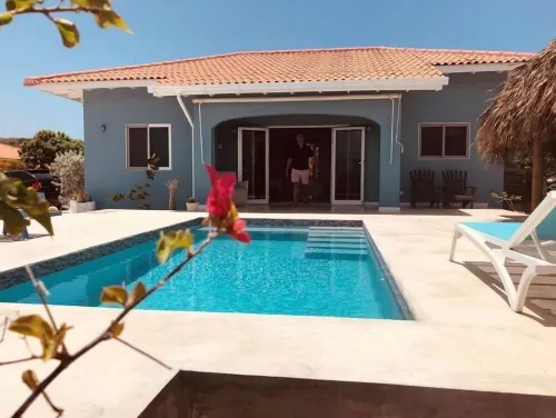 Sea bay viewNext to the mall and shopsNext to the sea