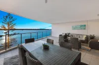 Silvershore Apartments on the Broadwater Hotels in Biggera Waters