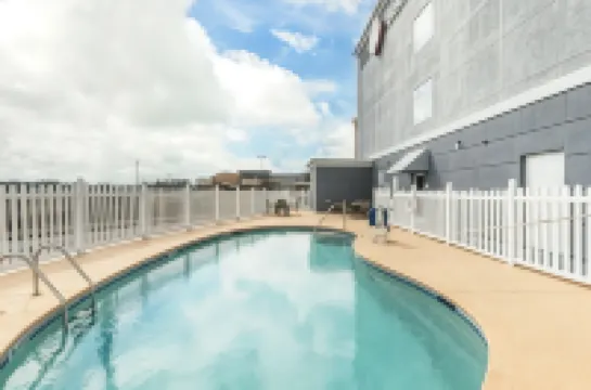 Best Western Plus Brunswick Inn  Suites