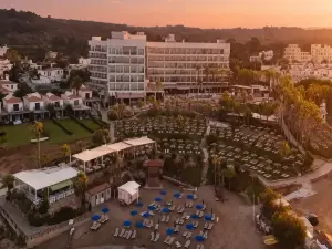 Cavo Maris Beach Hotel ホテル
