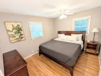 Game Room! -Lakefront 5BRM - Huge Yard - 4-Star