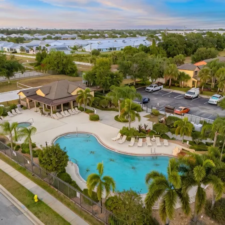 3-Bed with pool - Close to beach