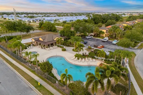 3-Bed with pool - Close to beach