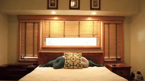 Log Lodge near Colo Springs Just Updated New Toilets, Smart TVs & Lauren bedding