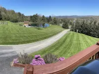 *Newly renovated* guesthouse with beautiful views Hotels in Newfield