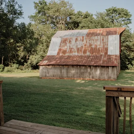 Rustic 1800s' Log Cabin with Modern Amenities on an Old Farm close to Owensboro