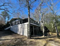 Spacious 4-bedroom Lakefront cottage in picturesque Bourne