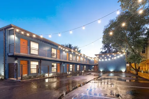 Vintage Chalet Studio 6 Creative Walkable Montrose H-Town Favorite!! - Condos