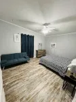 Charming Cottage, a Walk to the beach! - Bungalows