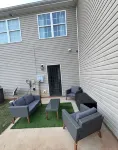 Luxe Central Suburban Retreat- close to speedway and airport - 4 tähden