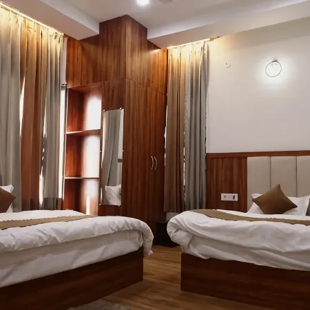 Om divine hotel