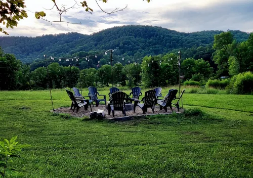 Waldens Creek Hideaway on the farm with theater room and hot tub. - Farmhouses