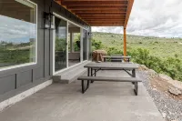NEW! Lake View! Access to Ideal Beach, Pools, Mini Golf and more. 2 King Suites - 4-Star
