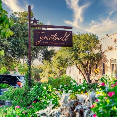 NEW Penthouse on the River-4 BR Corner Condo with Iconic Gruene Tower Views