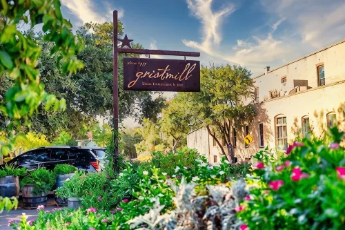 NEW Penthouse on the River-4 BR Corner Condo with Iconic Gruene Tower Views