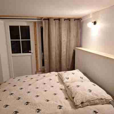 Sunny House with Terrace, 4 Bedrooms 2 Bathrooms, Sleeps 11 Rooms