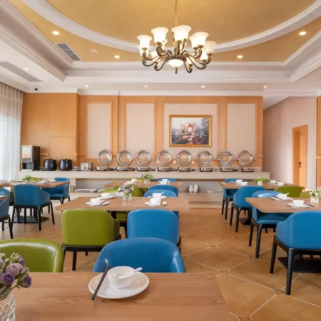 Vienna Hotel Emei Mountain high-speed railway station Maluqiao Street