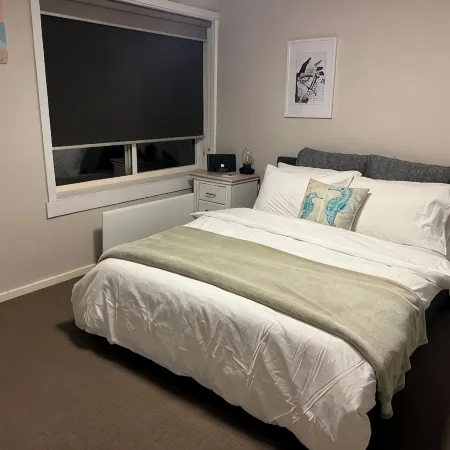 Seaford - Seabreeze; Beautiful Beachfront, 2-Bedroom Apartment - WiFi, Netflix.