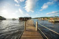 Beautiful 2Br/2BA Overwater Villa: Bastimentos, AC, Wifi, Kayaks & Sups Included - 4-Star
