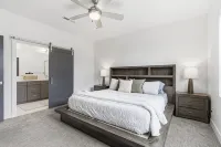 Modern Meridian Retreat - Spacious 4 Bedroom - Walkable Downtown - 4-Star