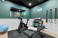 Dog Friendly Cabin w/ Amenities Galore! Frisbee Golf - Gym - Ping Pong - Creek - Gym