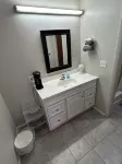 One Queen bed  studio with WiFi, smart TV and AC in welcoming Fillmore. - 2-Sterne
