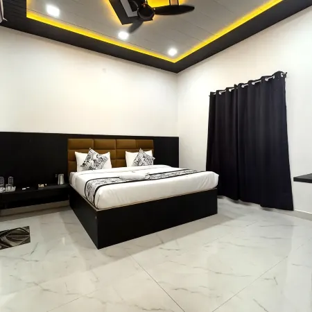 Hotel Pearl Nest Palace