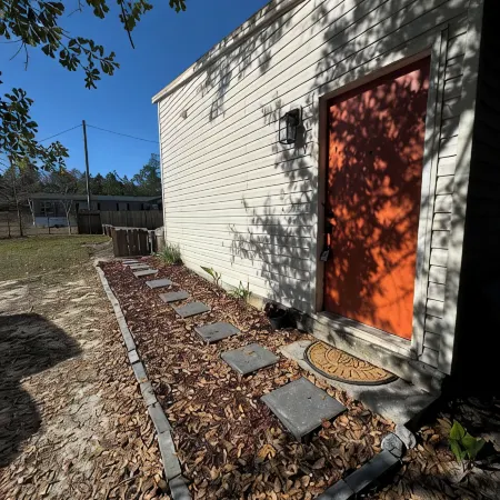 Central Pensacola Studio, Groovy & Spacious