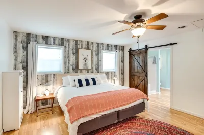 Family Friendly Lake House -1 hour from KC! Hotels in 