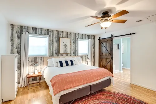 Family Friendly Lake House -1 hour from KC! - Homestays