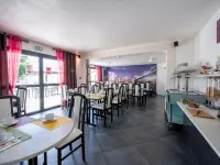 Logis Hôtel le Capricorne - 朝食