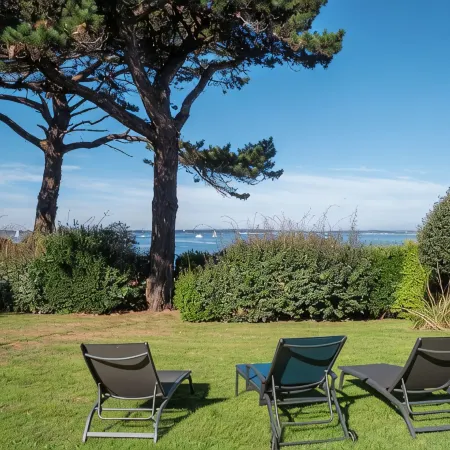 Superb Breton House Facing the Sea, Direct Access to a Beautiful Little Cove