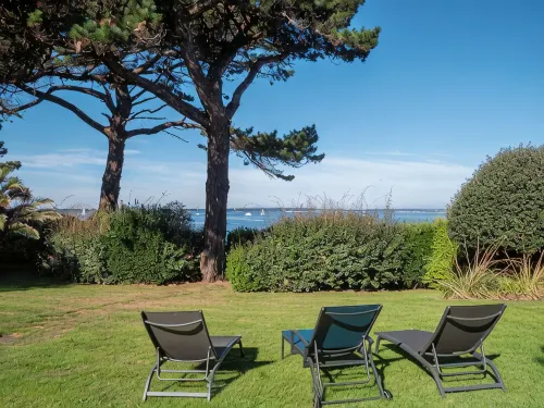 Superb Breton House Facing the Sea, Direct Access to a Beautiful Little Cove - 4-stjärniga
