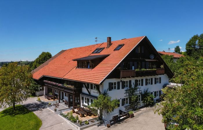 Modern farmhouse for 10 people