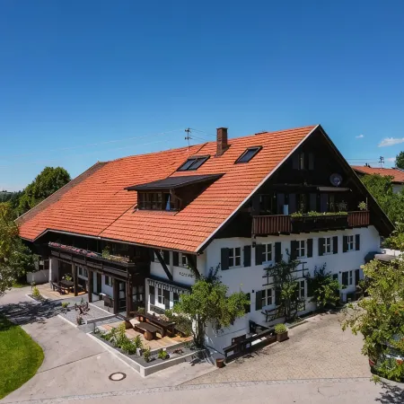 Modern farmhouse for 10 people