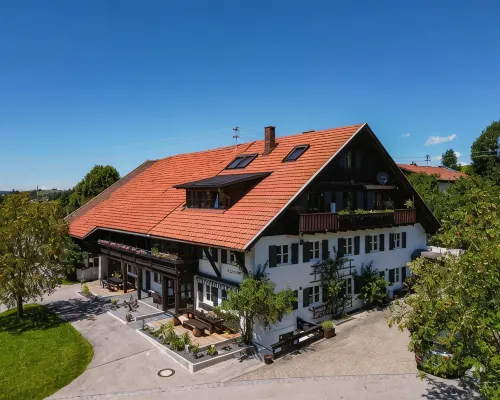 Modern farmhouse for 10 people Hotels in Nesselwang