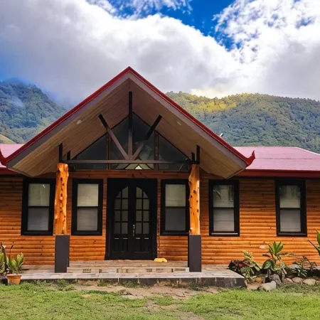 Rudy's Lodge: Discover the Ultimate Retreat, Relax, Recharge and Reconnect. Hoteles en Rivas