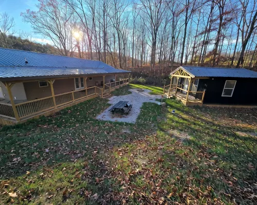 Quiet and modern 3-bedroom cabin near Ash Cave! Hotels in Swan Township