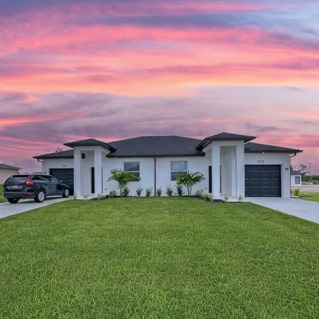 Charming 3-bedroom house in delightful Lehigh Acres with WiFi, AC