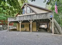 Visit Willow’s Place! All Season Pocono Retreat!  Kayaks, Canoes and Pedal Boat!