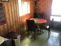 MOONDOG RETREAT: Tranquil Lakefront Cottage
