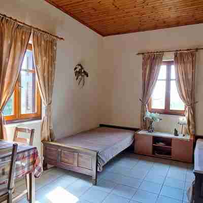 First floor apartment with beautiful mountain and sea view near the sea Rooms