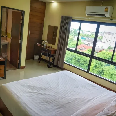 Ma Chic & Cozy Hotels near Wat Chai Mongkhon